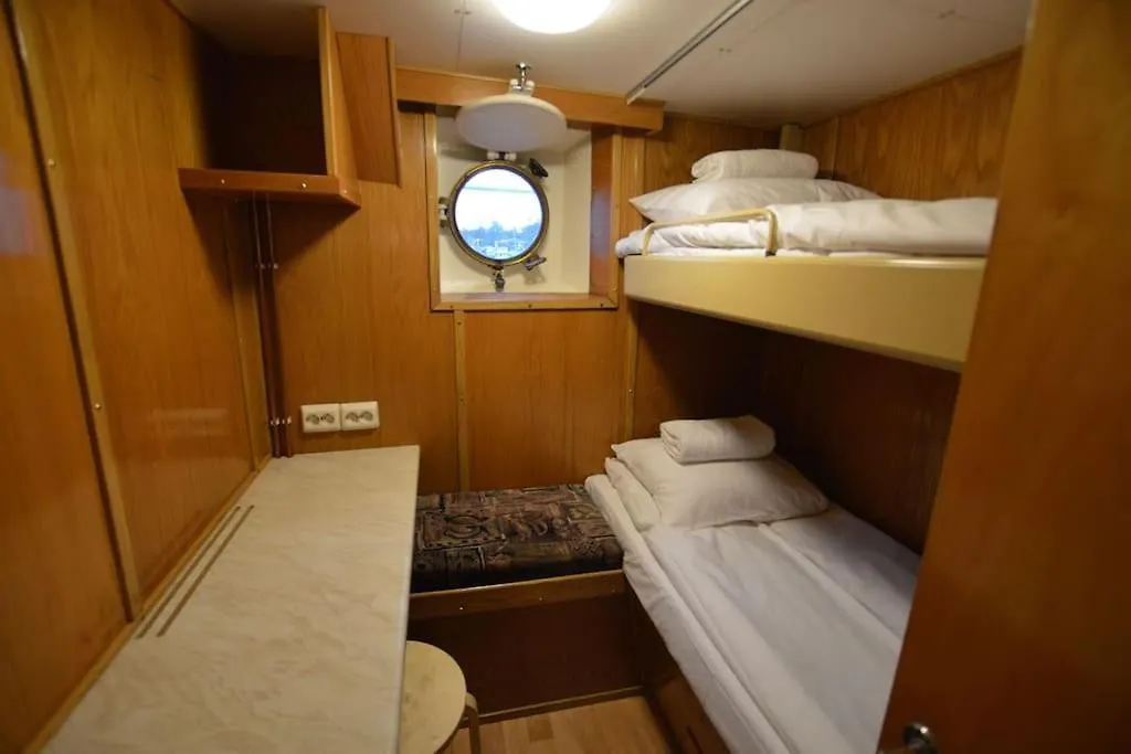 Hotellilaiva Muikku/Hotel Boat Muikku Helsinki Botel